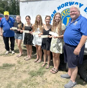 VNL Lions Club awards scholarships